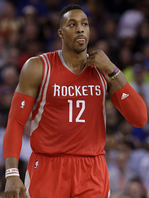 年轻后卫防守稳健，未来可期（新星后卫防守扎实，前景光明）