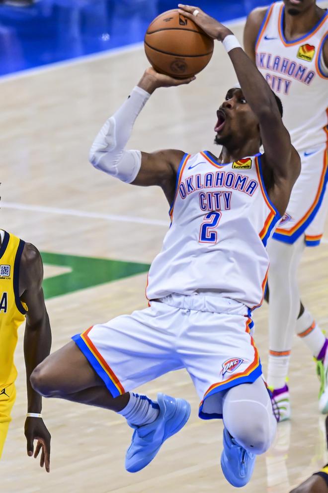 NBA：勇士末节发力 击败雷霆止住颓势（NBA：勇士末节爆发擒雷霆 终结低迷）