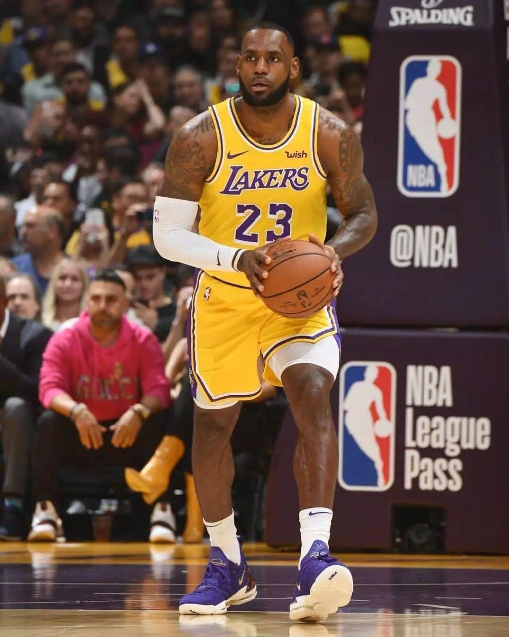 北青谈国少选帅：万厚良等人参与竞聘，周海滨成绩突出获优势（北青：国少主帅竞聘启动，万厚良等参与，周海滨凭战绩占先机）