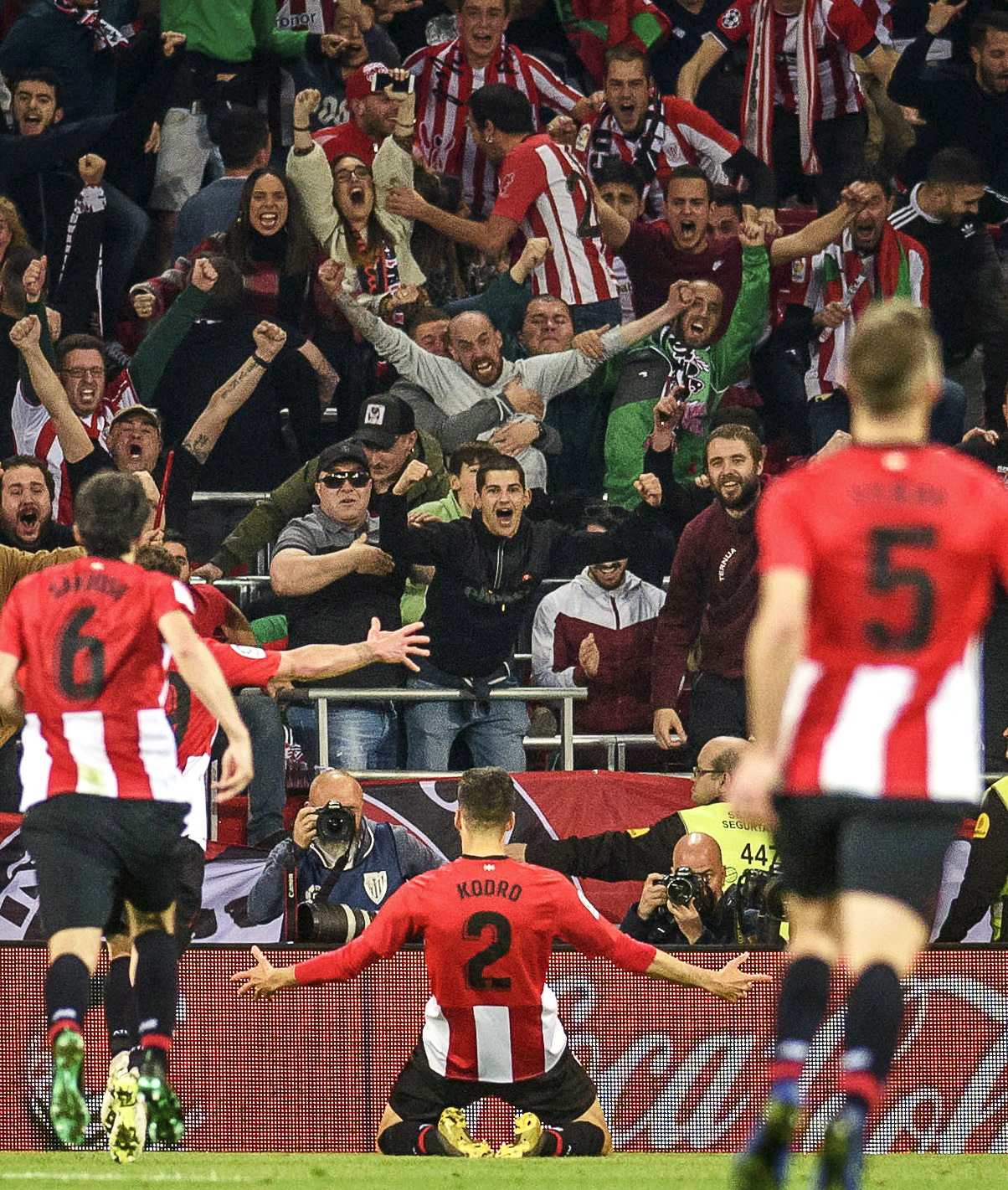 卡佩罗怒批利物浦争议点球，VAR判罚引争议（卡佩罗痛批利物浦点球判罚，VAR再度引发热议）