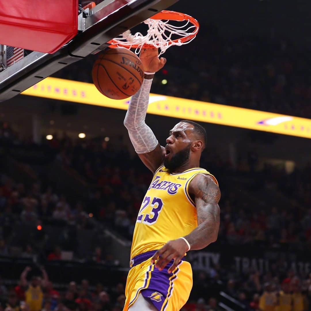 跟队：布伦特福德和桑德兰有意圣地亚哥，但球员想在米兰立足（布伦特福德与桑德兰有意圣地亚哥，但他更想留在米兰证明自己）